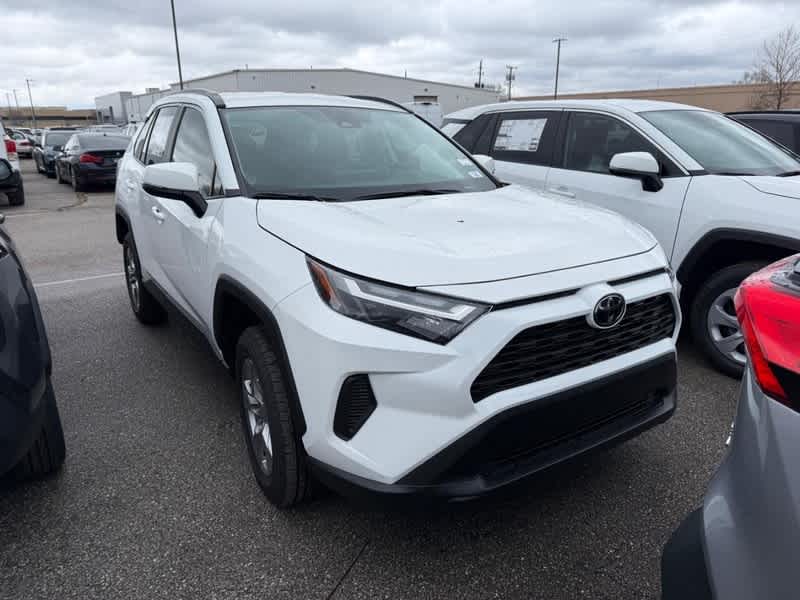 2025 Toyota RAV4 XLE's photo