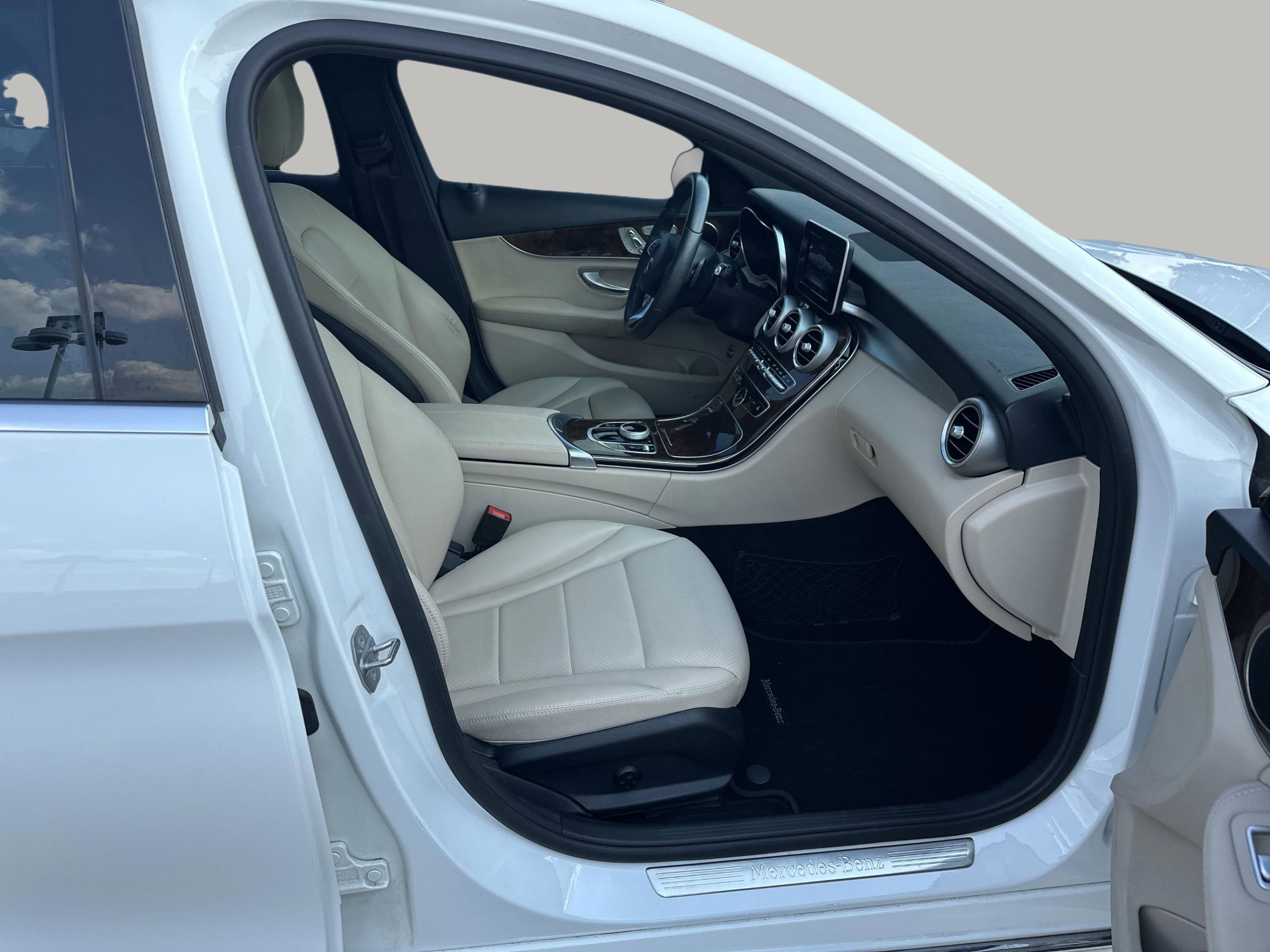 2018 Mercedes Benz C 300 photo 12