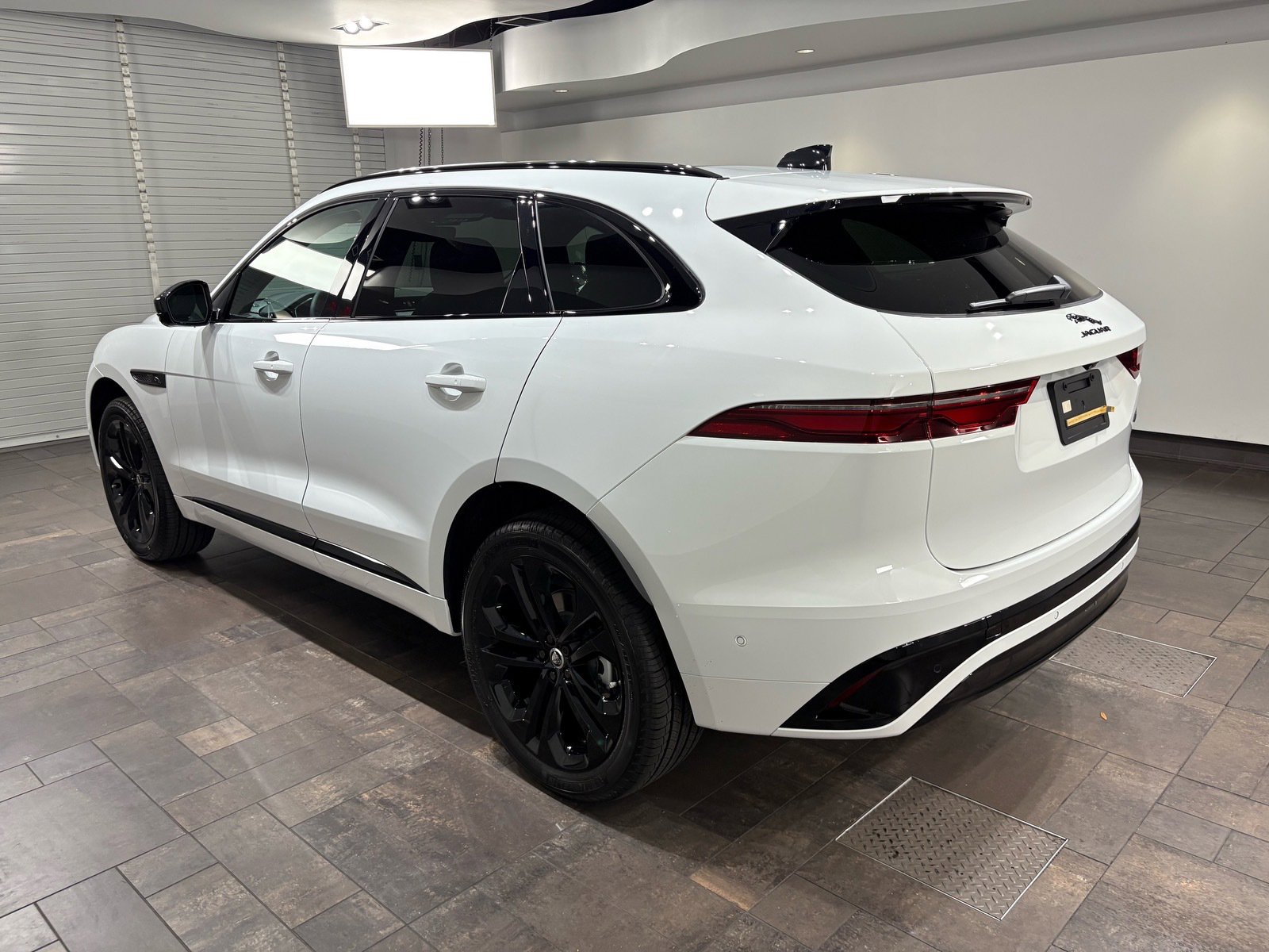 2026 Jaguar F-PACE R-Dynamic S P250 photo 3