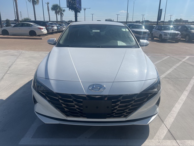 2021 Hyundai Elantra SEL photo 2