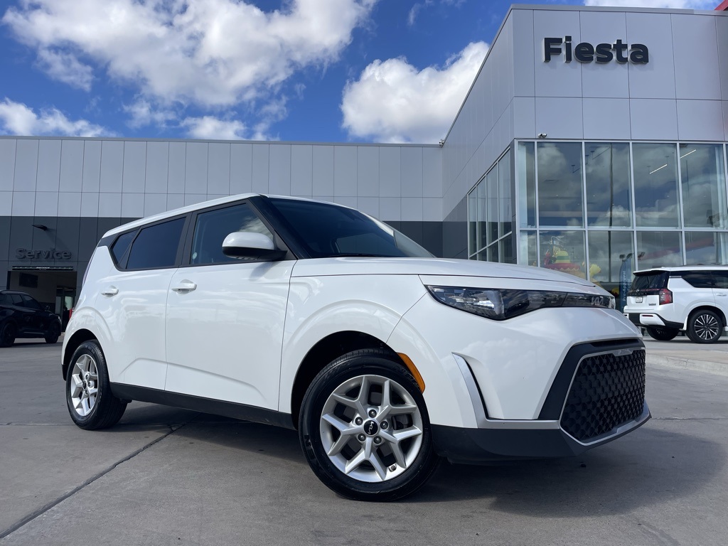 2024 Kia Soul LX's photo