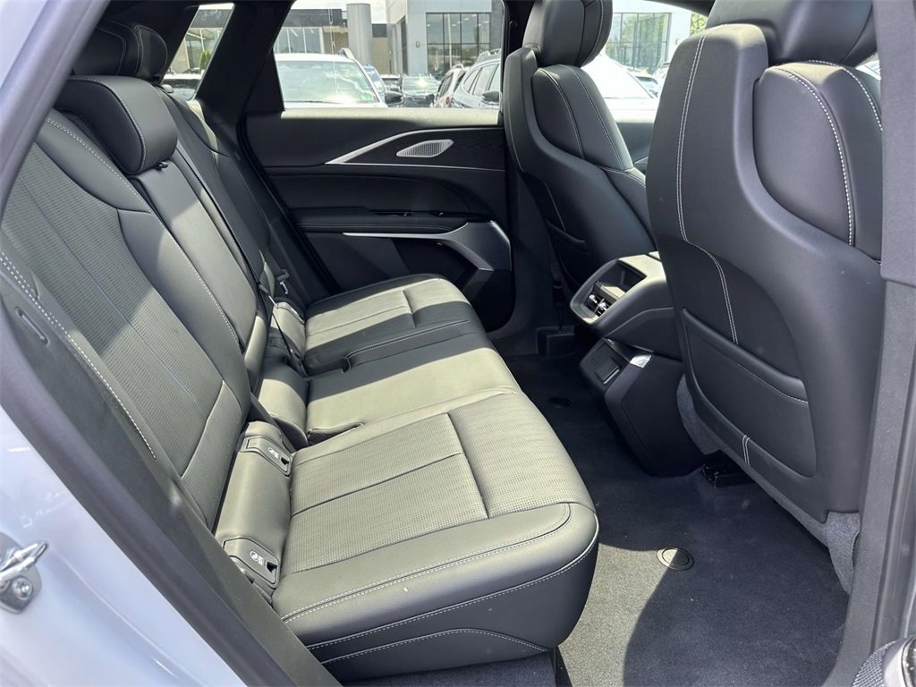 2025 Cadillac Lyriq Luxury photo 11