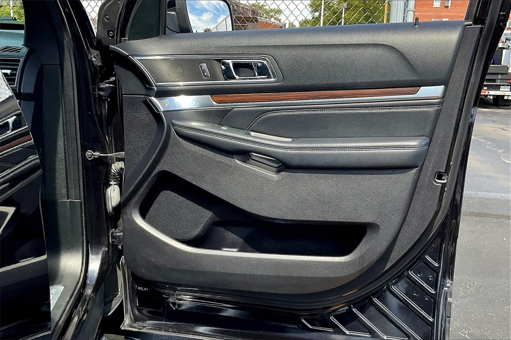 2019 Ford Explorer Limited photo 22