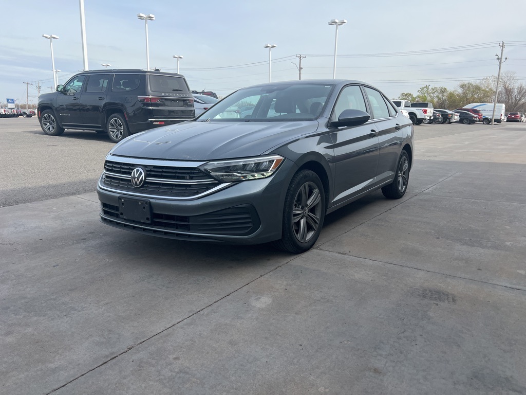 2024 Volkswagen Jetta SE's photo