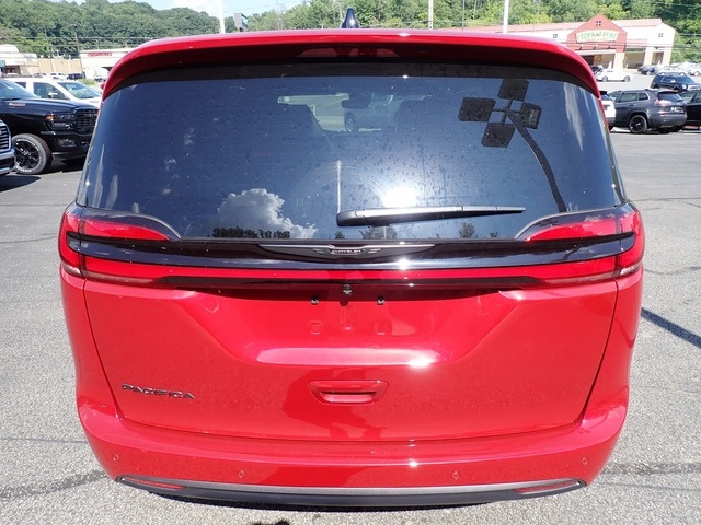 2026 Chrysler Pacifica photo 3