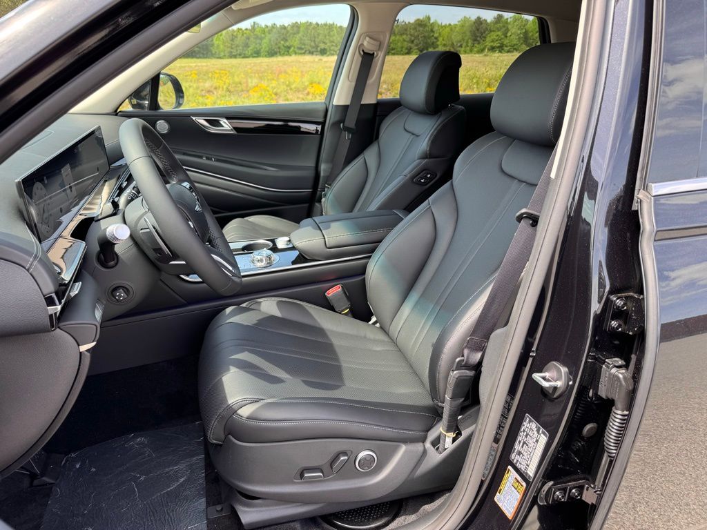 2025 Genesis GV80 2.5T AWD photo 16
