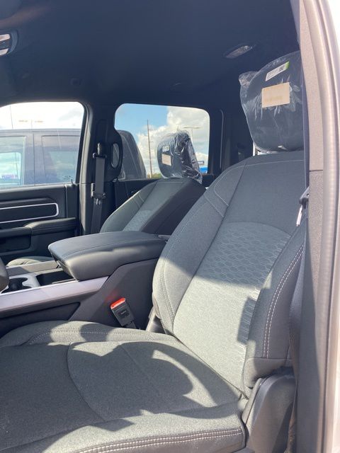 2025 Ram 2500 Big Horn photo 9