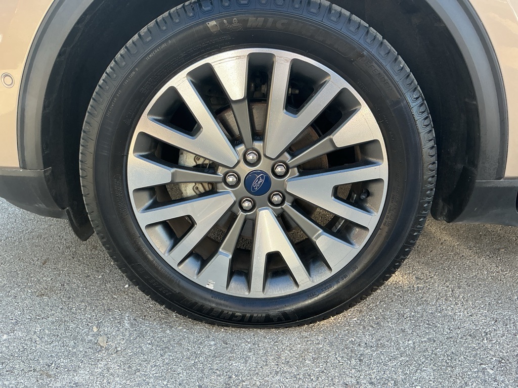 2021 Ford Escape Titanium photo 5