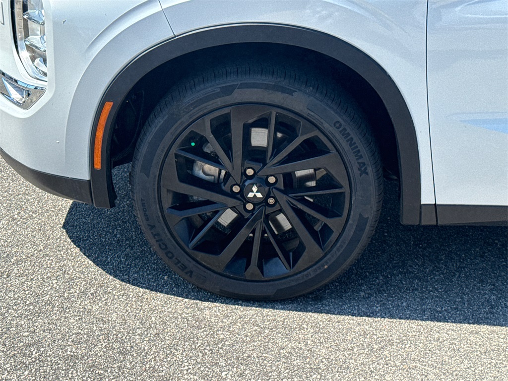 2023 Mitsubishi Outlander SE Black Edition photo 11