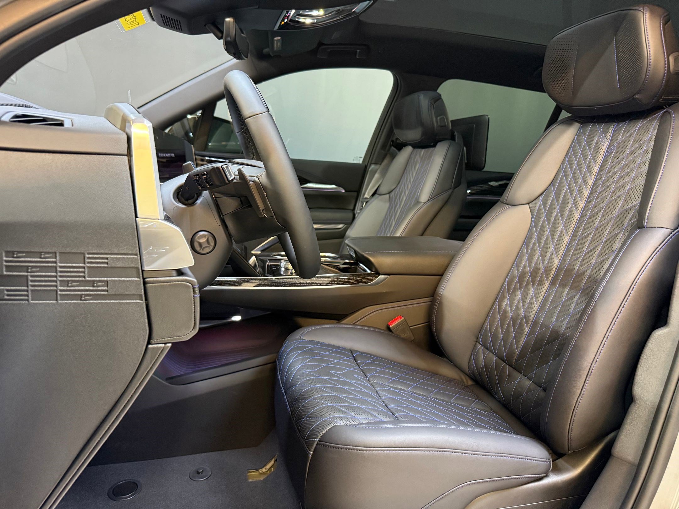 2026 Cadillac Escalade Sport photo 2