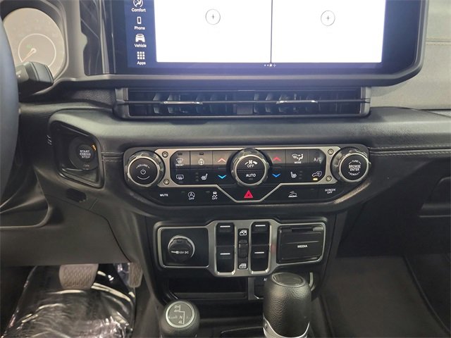 2024 Jeep Wrangler Sahara photo 23