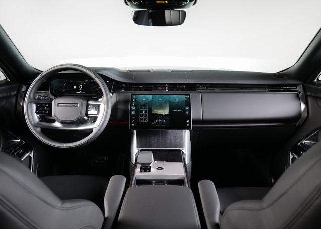 2025 Land Rover Range Rover SE photo 4