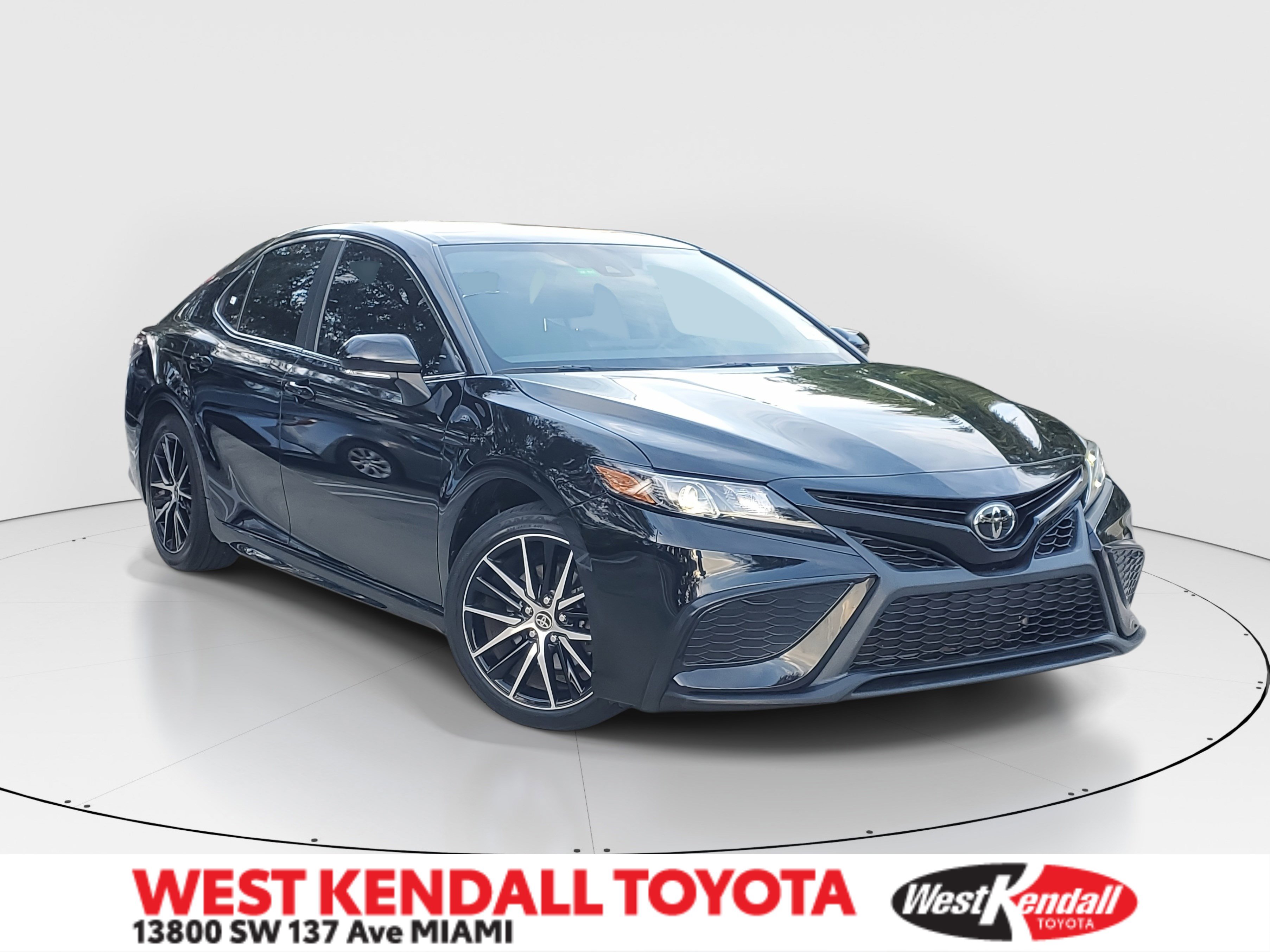 2022 Toyota Camry SE's photo