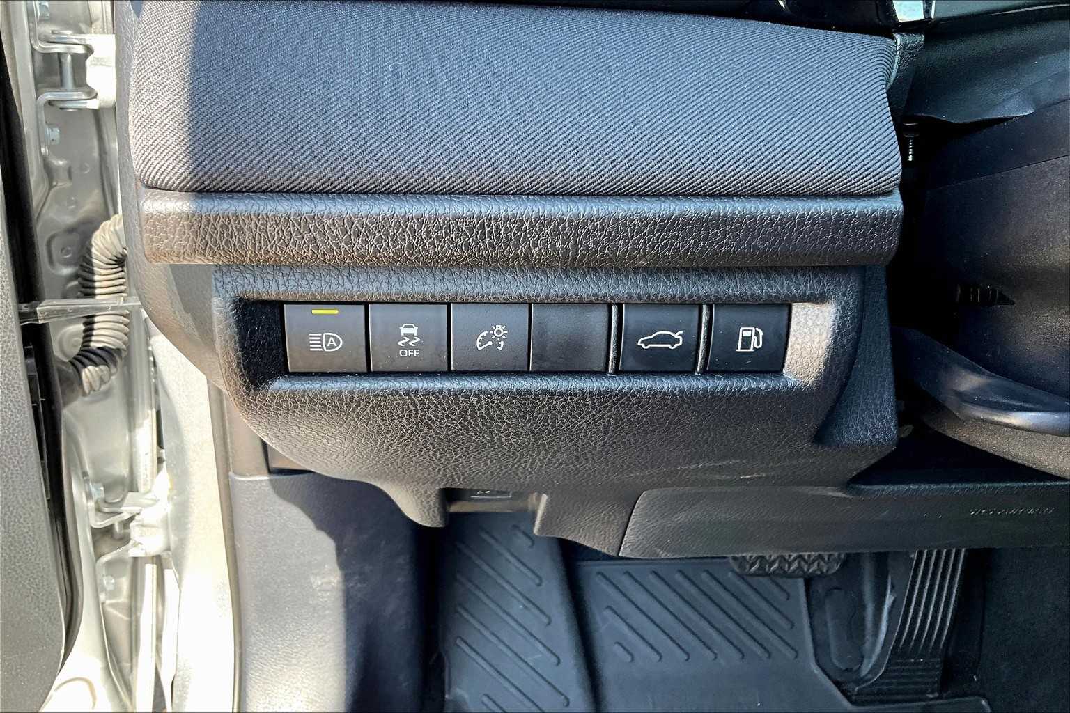 2025 Toyota Camry LE photo 25