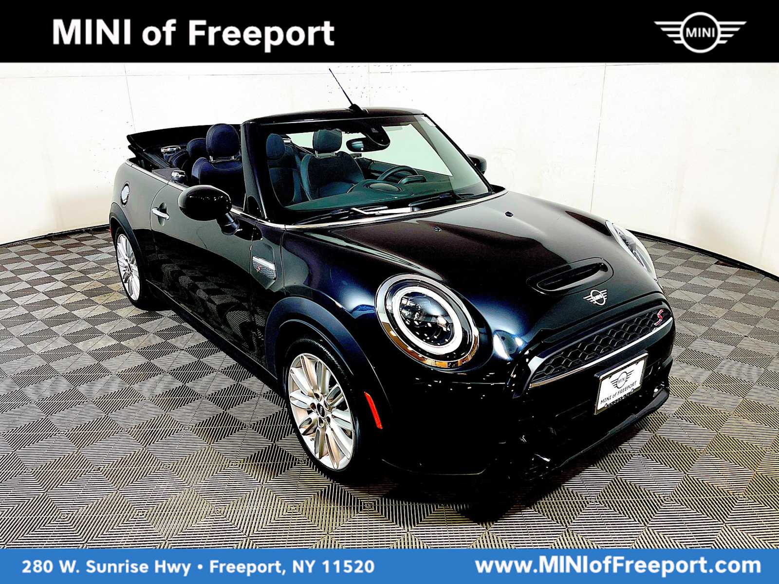 2024 MINI Convertible S's photo