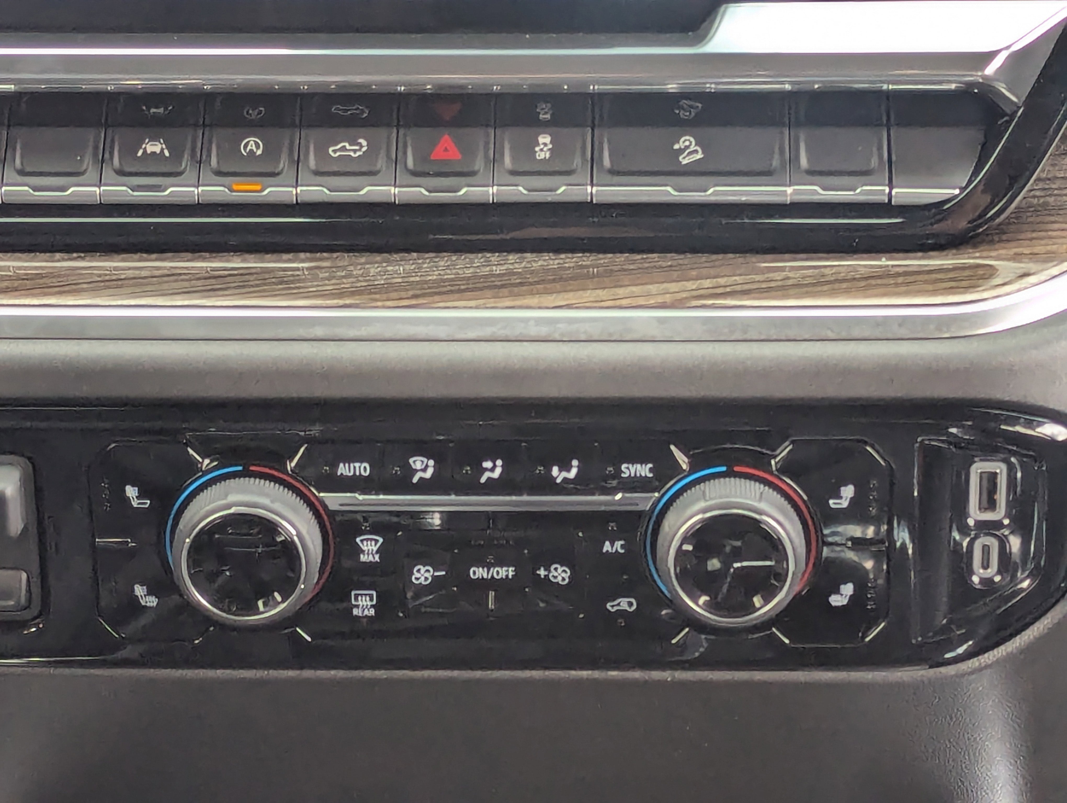 2025 Chevrolet Silverado 1500 LT Trail Boss photo 2