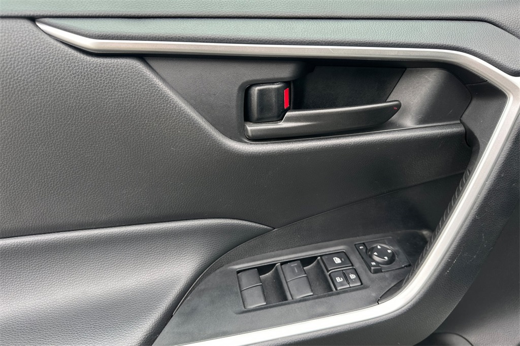 2024 Toyota RAV4 LE photo 9
