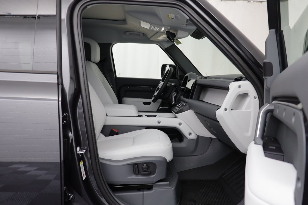 2025 Land Rover Defender 110 X-Dynamic SE photo 19