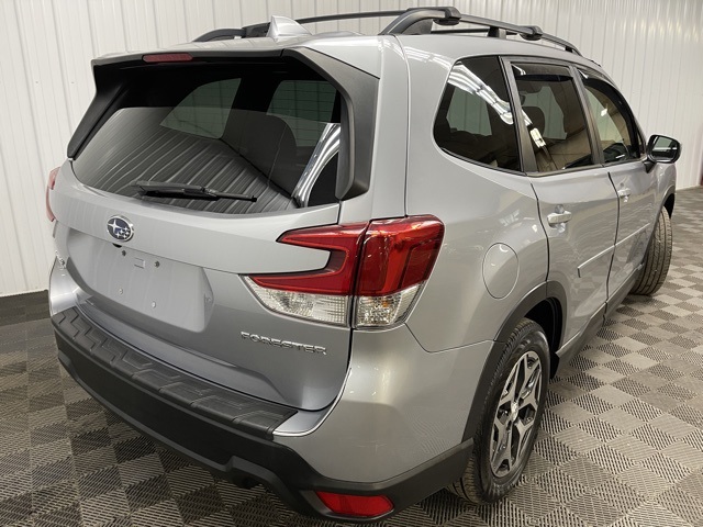2020 Subaru Forester Premium photo 4
