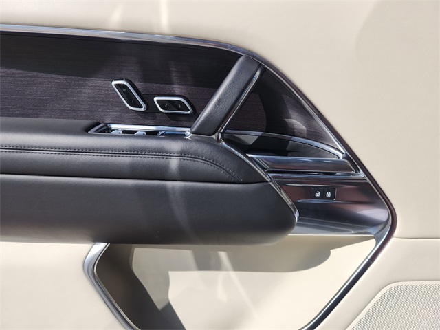 2022 Land Rover Range Rover SE photo 19