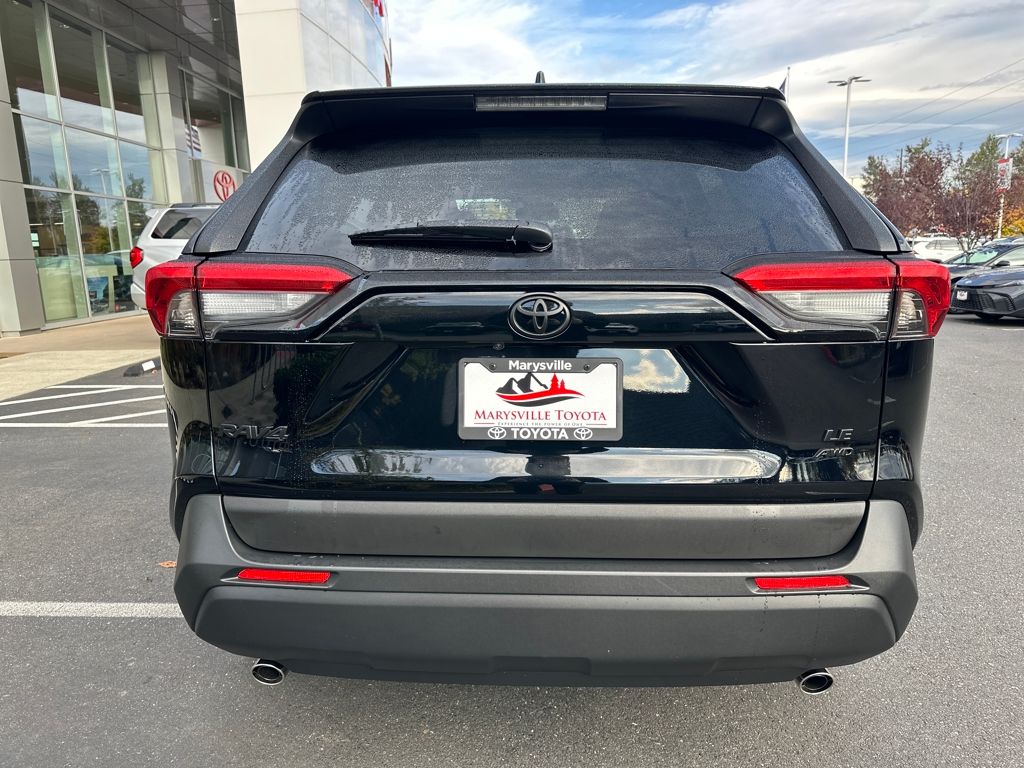 2025 Toyota RAV4 LE photo 4