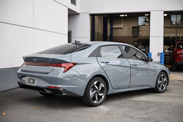 2022 Hyundai Elantra Limited photo 7