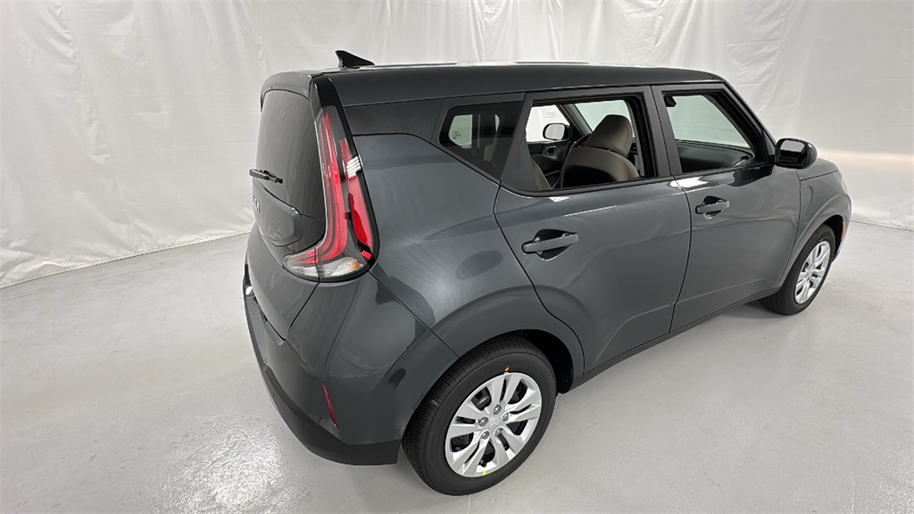 2025 Kia Soul LX photo 3