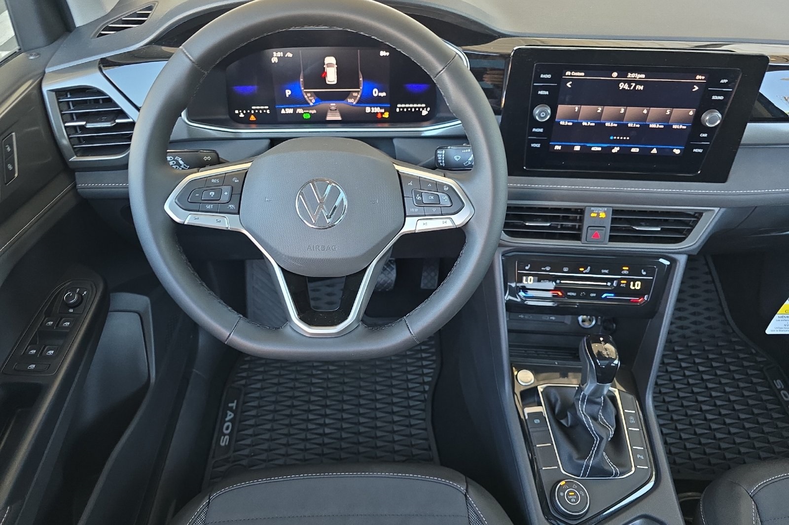 2025 Volkswagen Taos SE photo 13