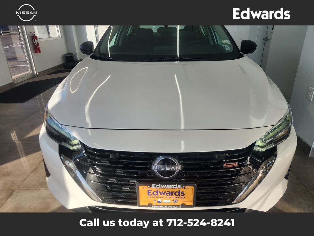 2025 Nissan Sentra SR photo 3