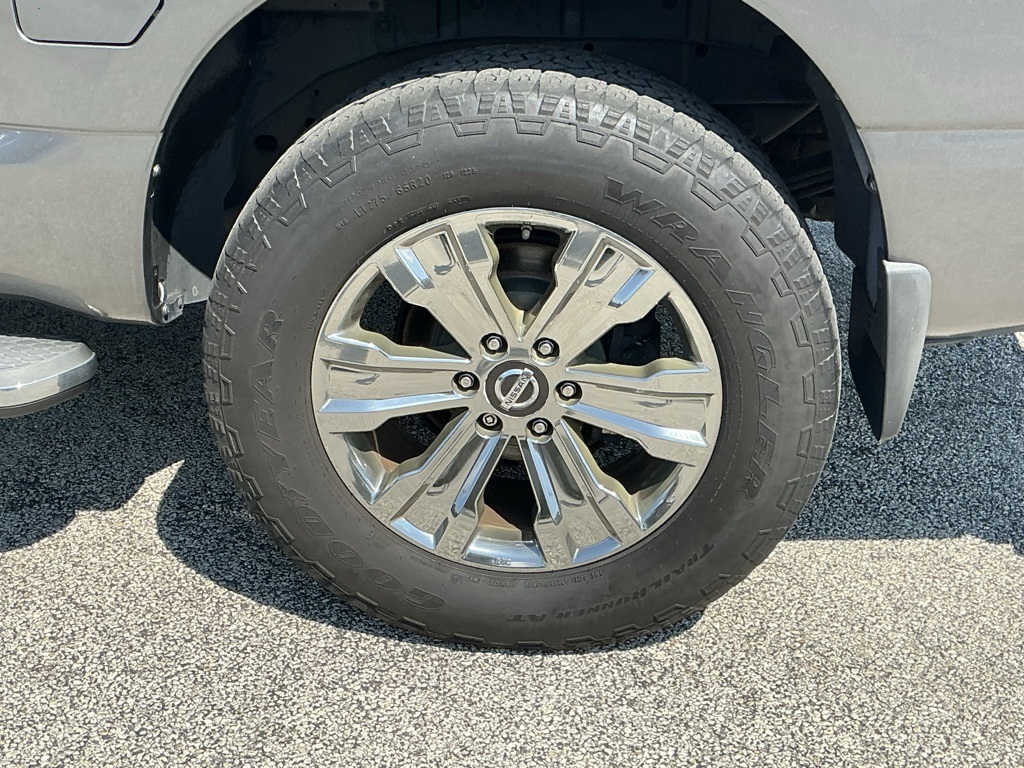 2019 Nissan Titan SL photo 7