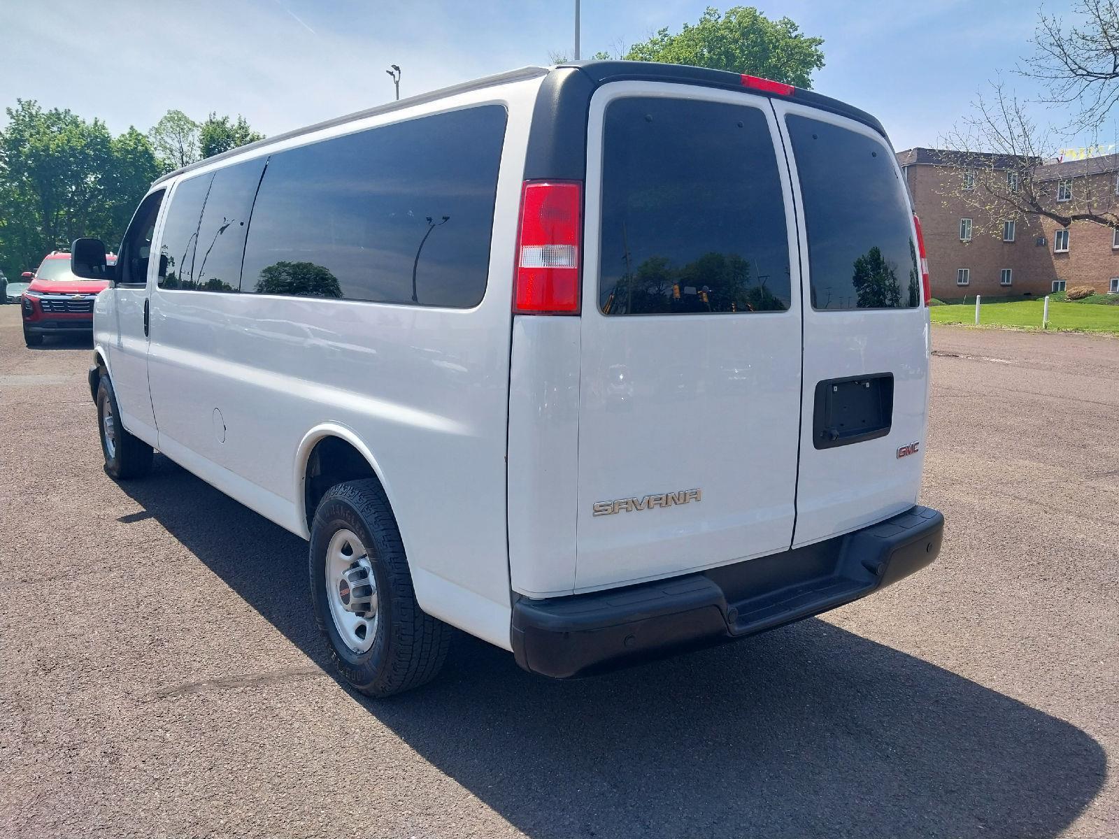 2023 Gmc Savana Passenger 3500 LS photo 4