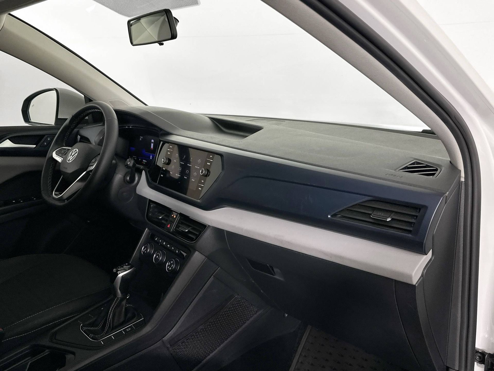 2022 Volkswagen Taos SE photo 20