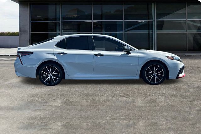2022 Toyota Camry SE photo 3