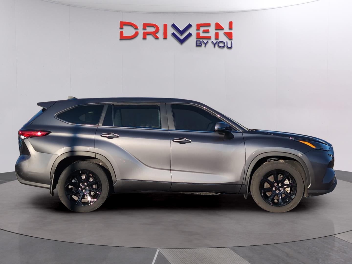 2023 Toyota Highlander L photo 4