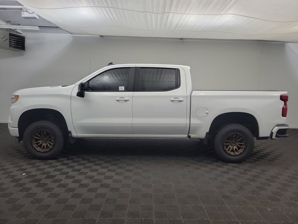 2023 Chevrolet Silverado 1500 RST photo 2