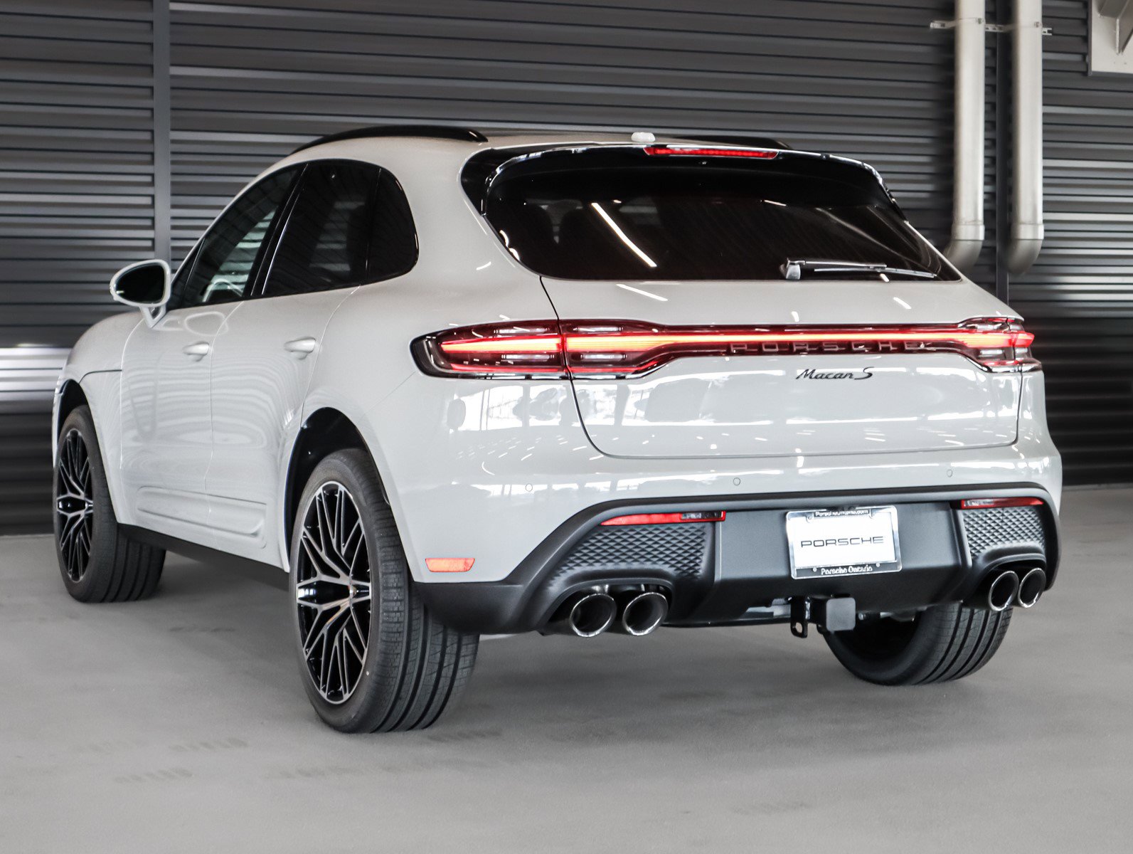 2025 Porsche Macan S photo 3
