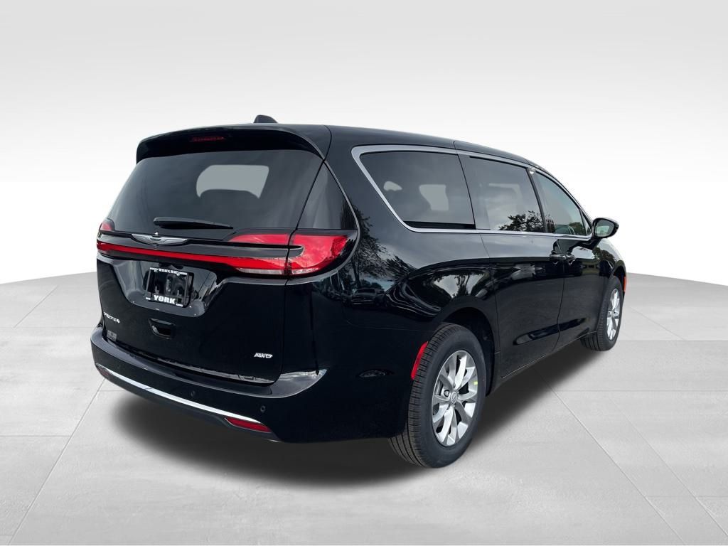 2026 Chrysler Pacifica photo 3