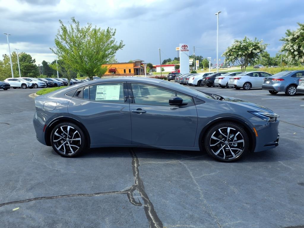 2025 Toyota Prius Plug-in Hybrid XSE photo 8