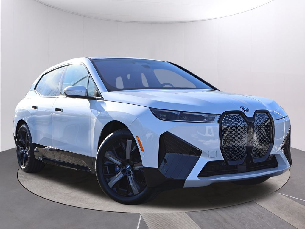 2025 BMW iX M60's photo