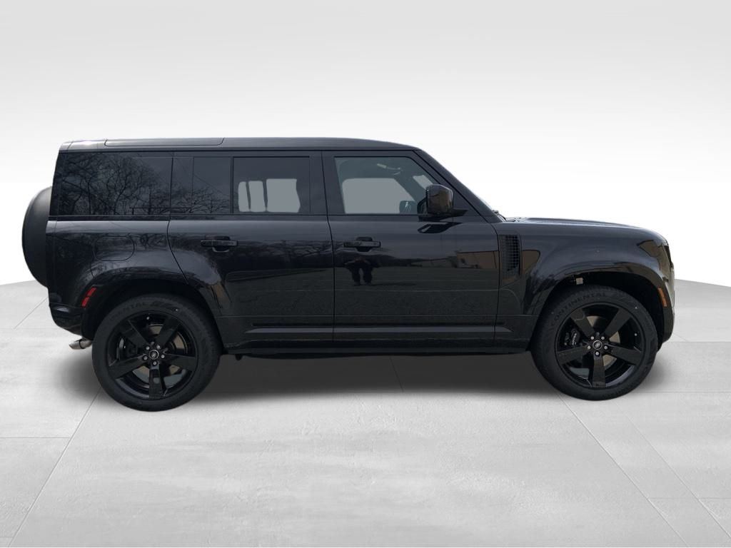 2025 Land Rover Defender 110 V8 photo 3