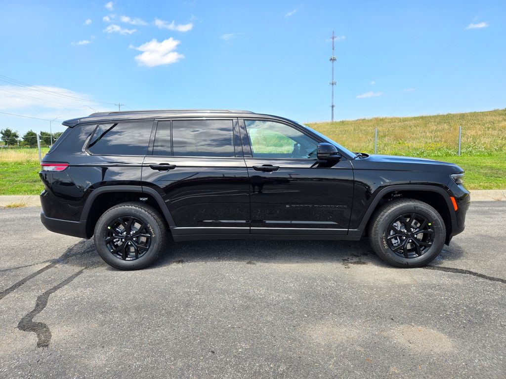 2025 Jeep Grand Cherokee Altitude photo 2