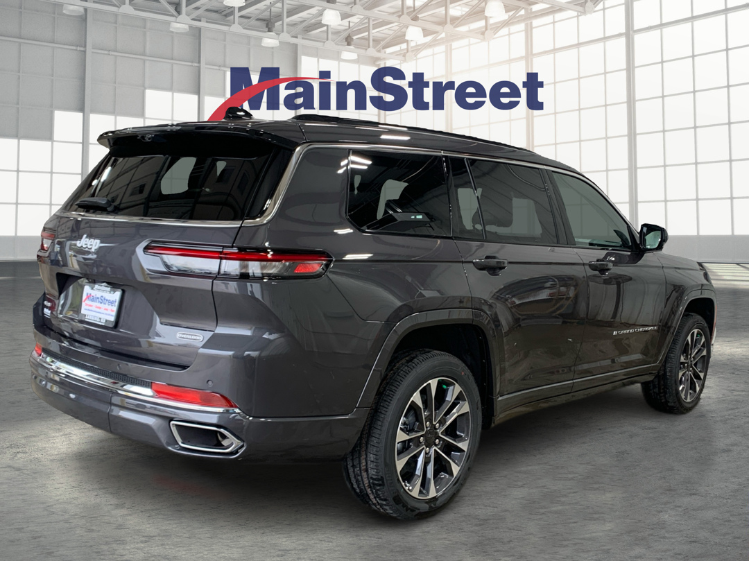 2025 Jeep Grand Cherokee Overland photo 2