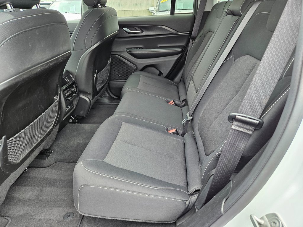 2023 Jeep Grand Cherokee Laredo photo 20