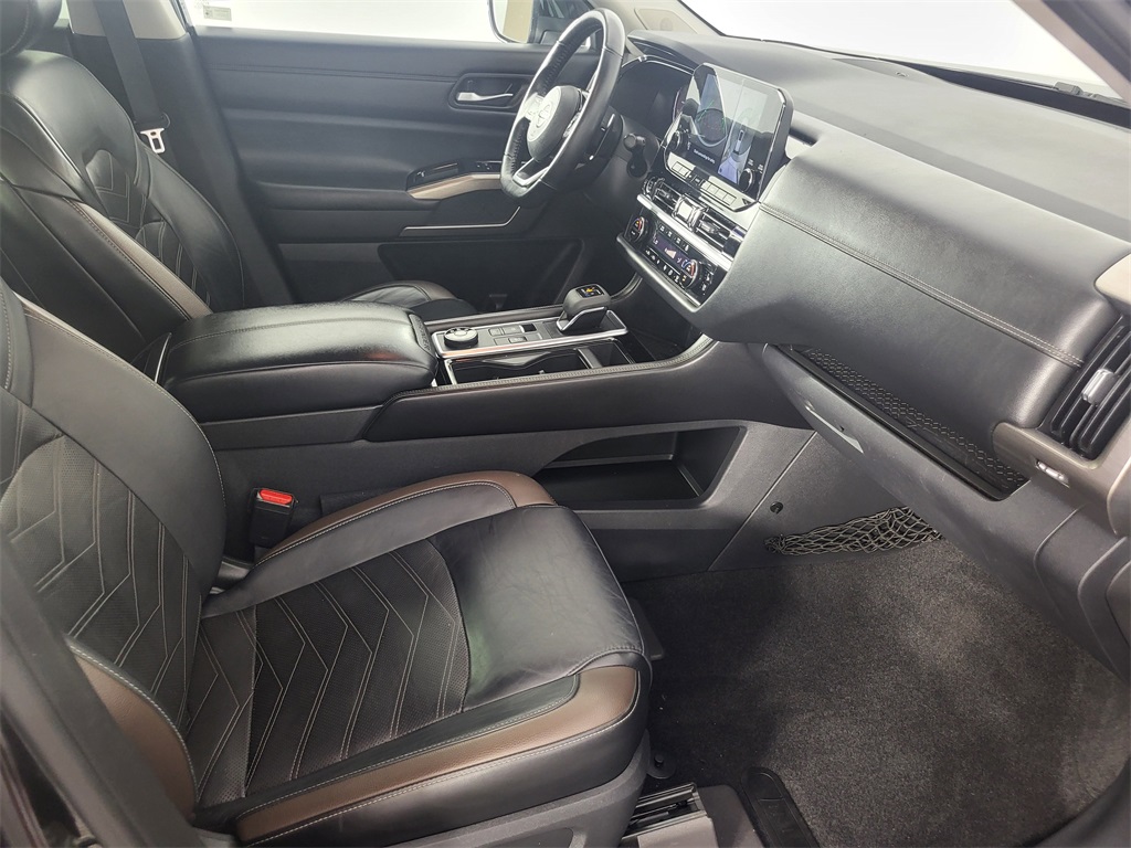 2022 Nissan Pathfinder Platinum photo 23
