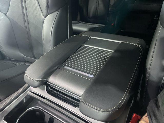 2025 Jeep Wagoneer L Series II Carbide photo 20