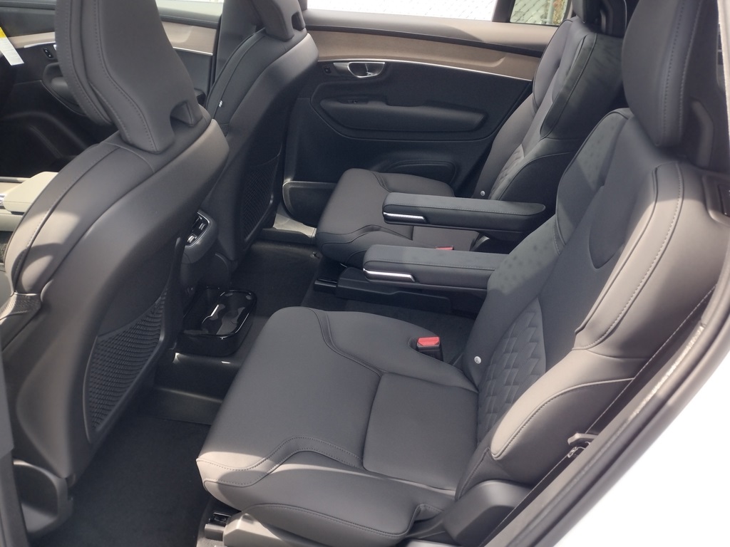 2026 VOLVO XC90 - Image 21