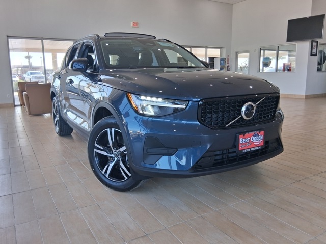 2026 Volvo XC40 Core