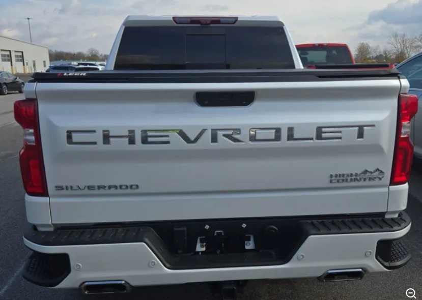 2021 Chevrolet Silverado 1500 High Country photo 3