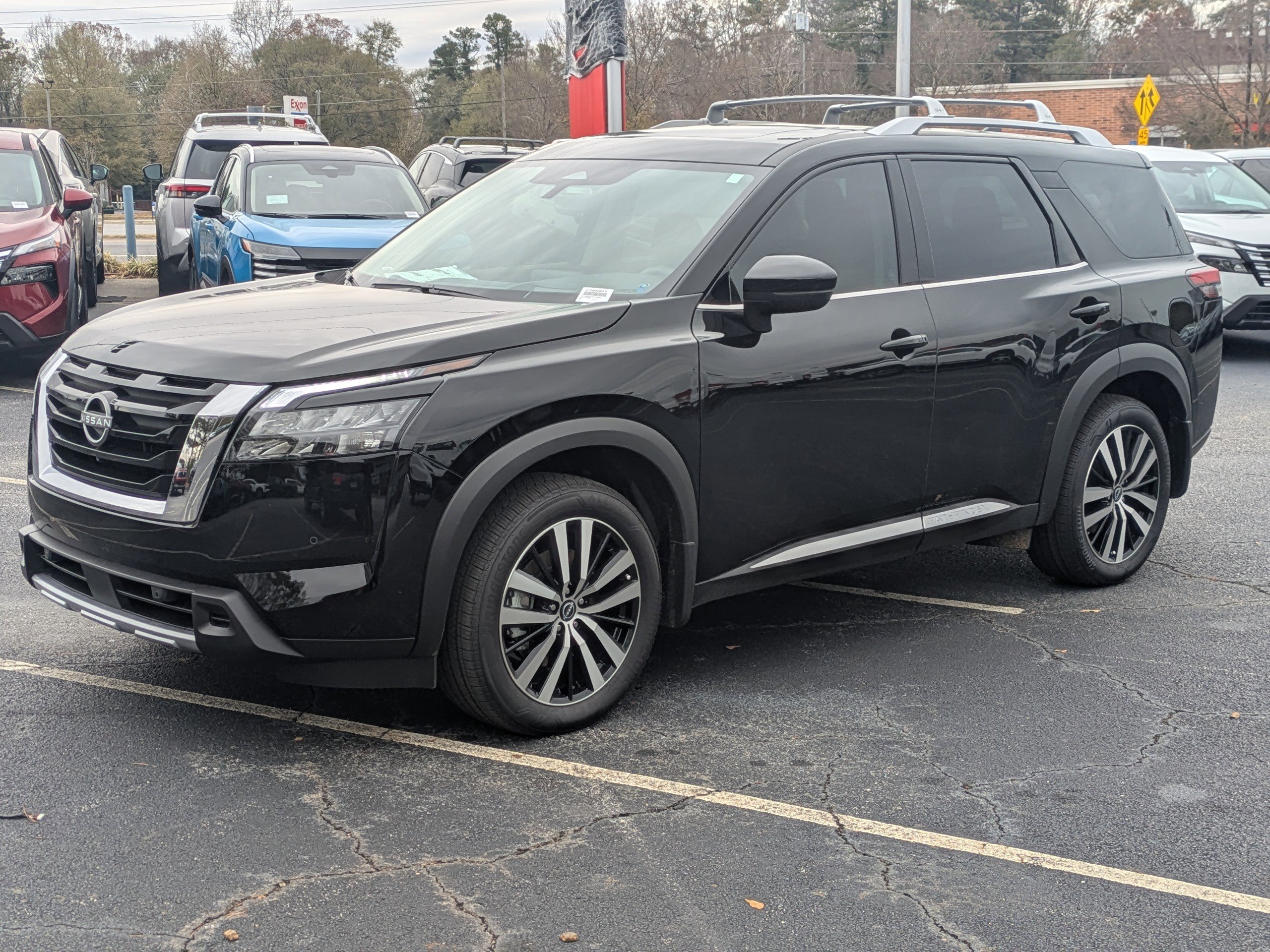 2025 Nissan Pathfinder Platinum photo 4