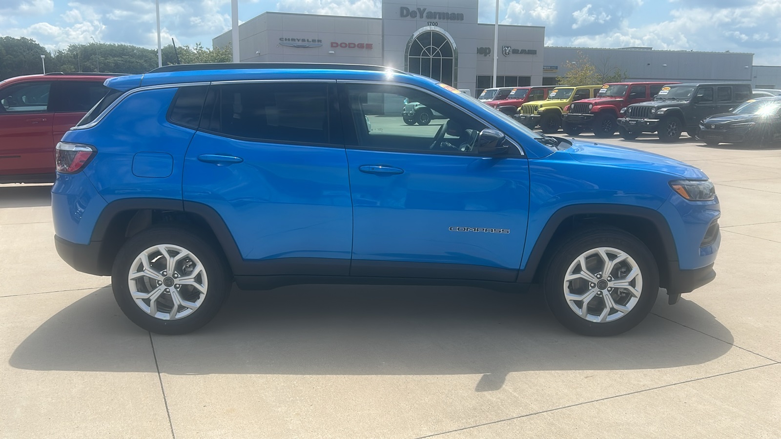 2025 Jeep Compass Latitude photo 2